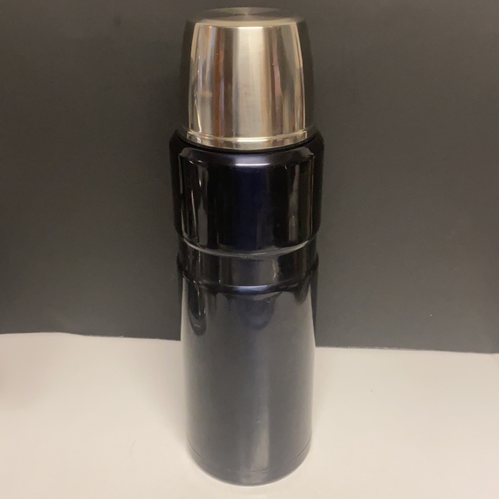 THERMOS Stainless King Vacuum-Insulated Beverage Bottle, 68 Ounce, Matte Blue - Picture 8 of 16
